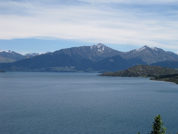 0 View of Queenstown over Lake Wakatipu